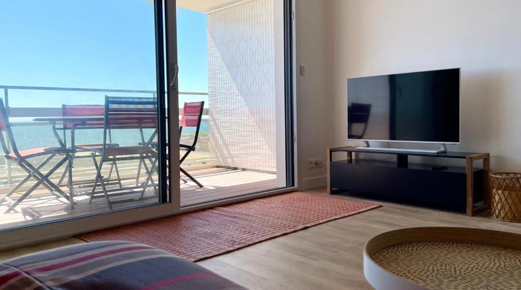 Large Studio Direct Access To The Beach 포르니세 외부 사진